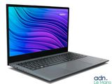l'ordinateur portable est ouvert sur une surface blanche avec un fond bleu