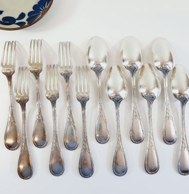 a lot of forks and spoons that are on the table