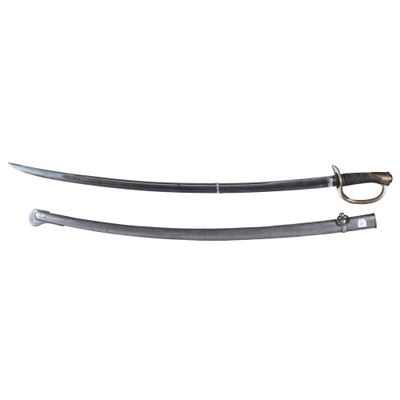 une paire de sabres de samouraï sur fond blanc