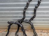 une sculpture métallique représentant un cheval, réalisée à partir de branches