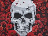 peinture représentant un crâne entouré de coquelicots rouges sur fond noir