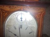 un gros plan d'une horloge comportant des chiffres romains