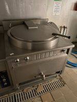 Une marmite à gaz en inox