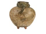 un vase marron surmonté d'une grenouille