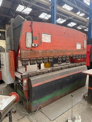 an image of a machine that is sitting in a building