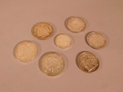 five different types of coins arranged in a circle