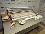 une machine posée sur une table dans une pièce