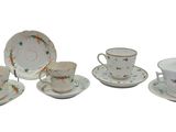quatre tasses, deux soucoupes et une soucoupe