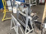 l'image d'un garage contenant de nombreux outils