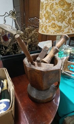 Art populaire - mortier en bois et divers