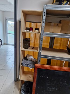 Etagère en mélaminé clair à six niveaux