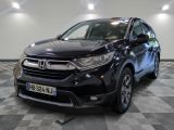 La Honda CR-V est garée sur un sol à damier
