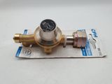 une image montrant un gros plan d'une valve métallique sur une feuille de papier