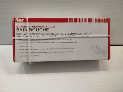 un tube de dentifrice posé sur une table