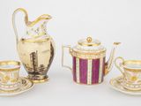 une image représentant un service à thé composé d'une théière, d'une tasse et d'une soucoupe