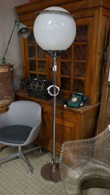 Lampadaire BUD HARVEY pour GUZZINI 1970 (on précisera que le…