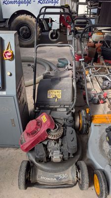 a lawn mower that is sitting on the ground