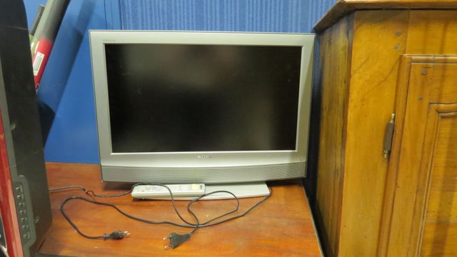 SONY : téléviseur avec télécommande