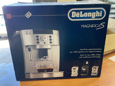 box of delonghi magnifica espresso coffee machine
