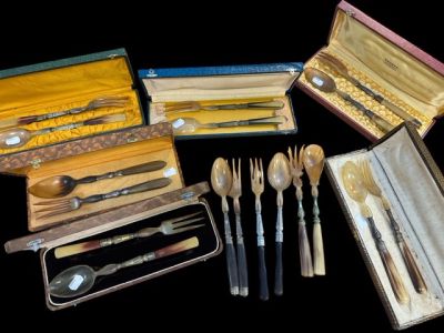 Ensemble de 9 couverts à salade en corne et manches en métal - Photo 1