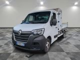 la photo d'un camion blanc garé dans une pièce
