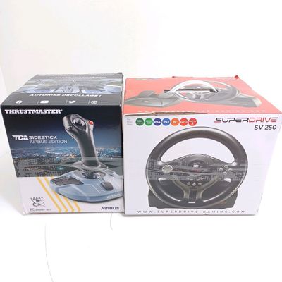 Lot de 2 Volants avec joystick - Non testé - Très bon état -…