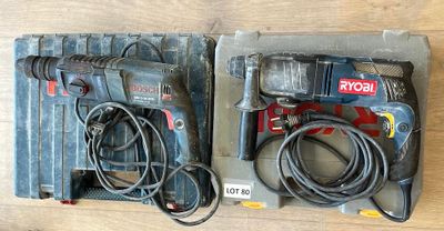 deux outils posés sur une table