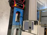 de nombreux types d'équipements électriques fixés au mur