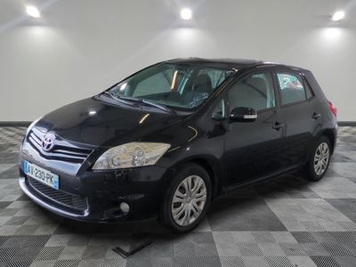 a picture of a black car parked on a checkered floor