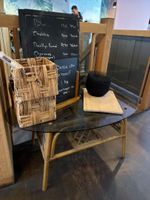 Ensemble comprenant : table basse design en osier plateau ov… (photo 6)