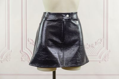jupe en cuir noir sur mannequin mannequin mannequin mannequin mannequin mannequin mannequin mannequin mannequin mannequin mann