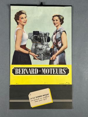 une vieille affiche représentant deux femmes debout à côté d'un moteur de moto