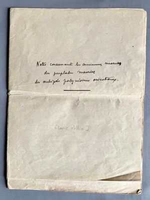 un gros plan d'un morceau de papier sur lequel on a écrit