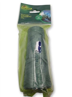 Gros plan sur une bobine de fil vert dans un emballage