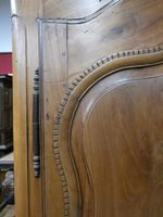Armoire en merisier et châtaignier moulurés, corniche à chap… (photo 3)