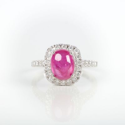 Bague en or gris sertie d'un rubis cabochon ovale pesant env… - Photo 1