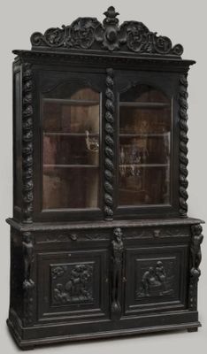une armoire noire munie d'une porte vitrée
