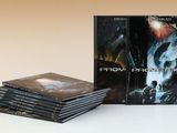 une pile de DVD posés les uns à côté des autres sur une table