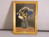 une peinture de fleurs dans un vase sur une table