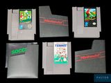 Six jeux Nintendo sont alignés les uns à côté des autres sur une surface noire