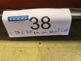 une étiquette au dos d'une bouteille de vin sur laquelle est inscrit « 38 »