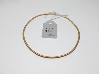 gros plan d'un bracelet portant une étiquette de prix