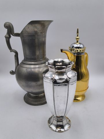 Grande verseuse en étain vase en métal et cafetière isotherm en p...