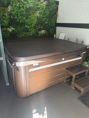 1 jacuzzi 5 places BALBOA (remplie d'eau, attention au démon…