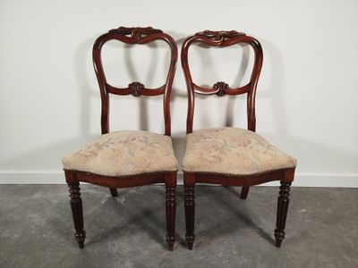 Paire de chaises en acajou et placage d'acajou, dossier ajou…