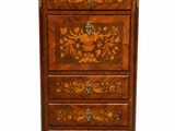 une image d'une petite commode avec un plateau en marbre