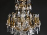 un lustre ancien en laiton et cristal à cinq lumières