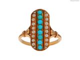un gros plan d'une bague ornée de perles et de pierres de turquoise