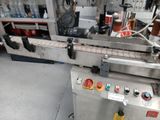 une photo d'une machine en train de travailler sur une feuille de papier