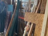 several pieces of wood are stacked on pallets in a room
